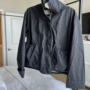 LULULEMON CROPPED RAIN JACKET SIZE 8